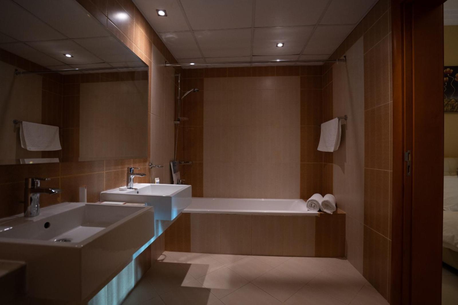 Al Liwan Residence ドーハ エクステリア 写真